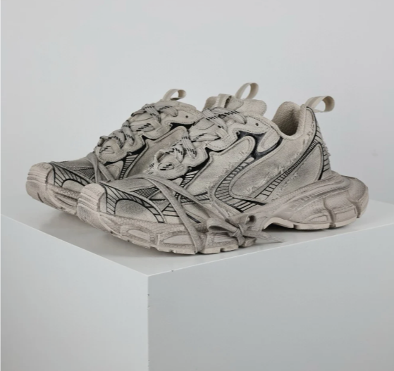 Balenciaga Men's 3xl Sneaker in Light Beige