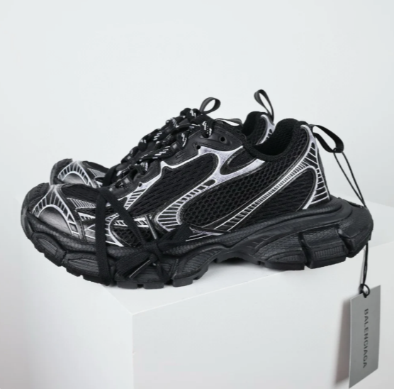 Balenciaga Men's 3xl Sneaker in Black