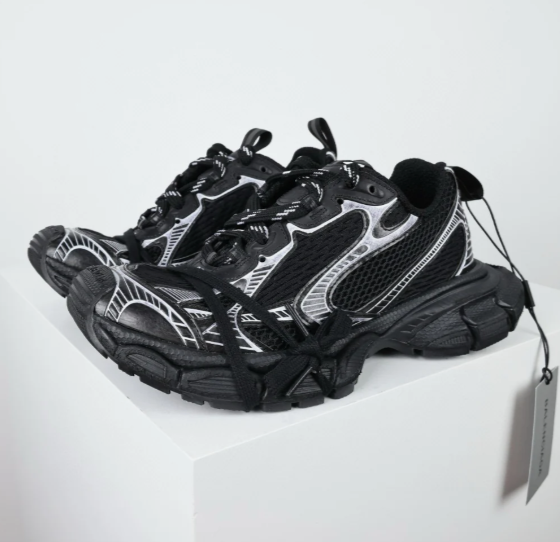 Balenciaga Men's 3xl Sneaker in Black