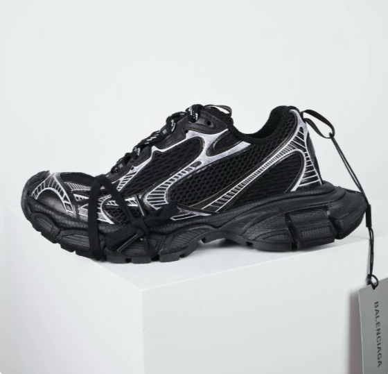 Balenciaga Men's 3xl Sneaker in Black