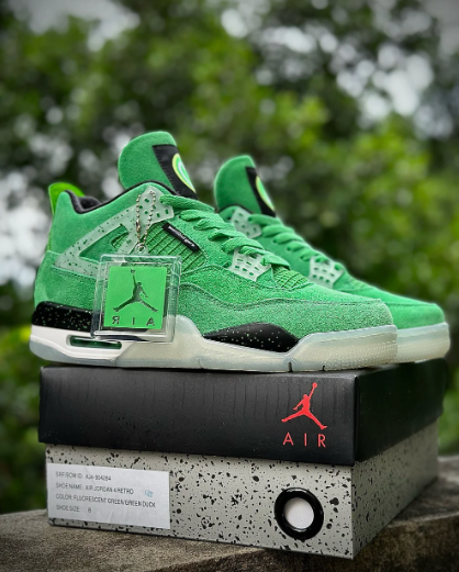 Jordan 4 Retro Wahlburgers