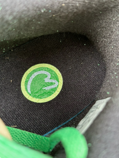 Jordan 4 Retro Wahlburgers