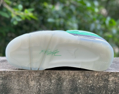 Jordan 4 Retro Wahlburgers