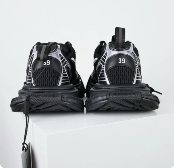 Balenciaga Men's 3xl Sneaker in Black