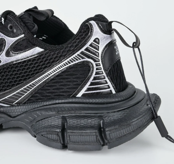 Balenciaga Men's 3xl Sneaker in Black